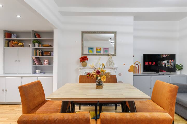 Hyde Park Arty Apartment gallery image 4