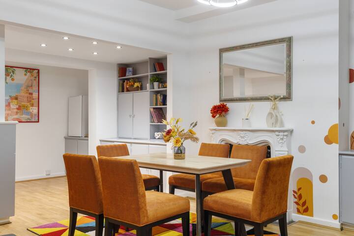 Hyde Park Arty Apartment gallery image 2