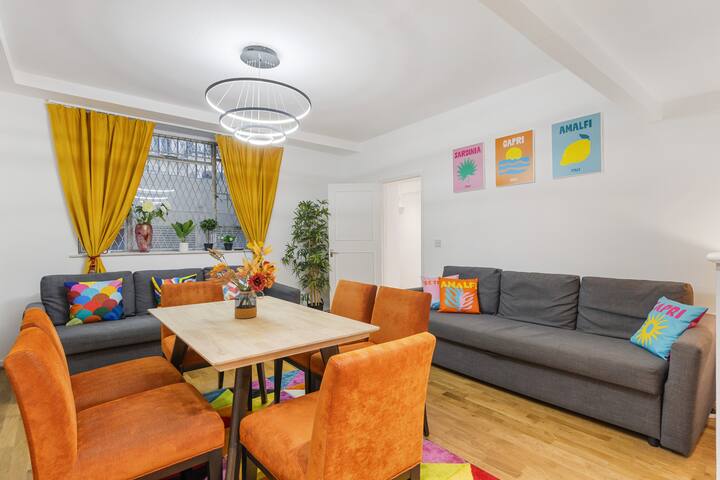 Hyde Park Arty Apartment gallery image 5