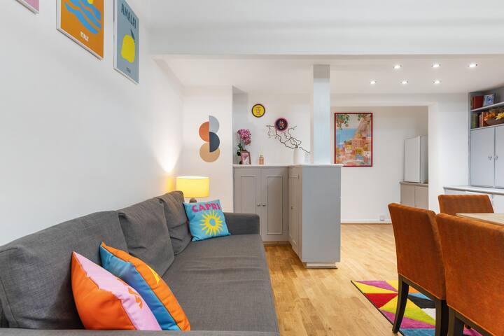 Hyde Park Arty Apartment gallery image 3