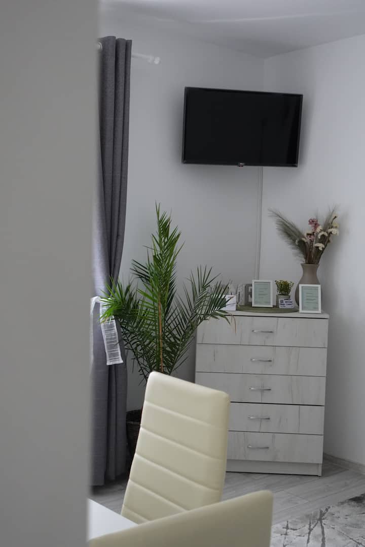 Laura’s Chic Apartment - Luna