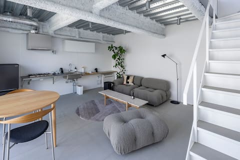 Immerse yourself in the extraordinary at Art Residence "Maehashi Gallery" #314