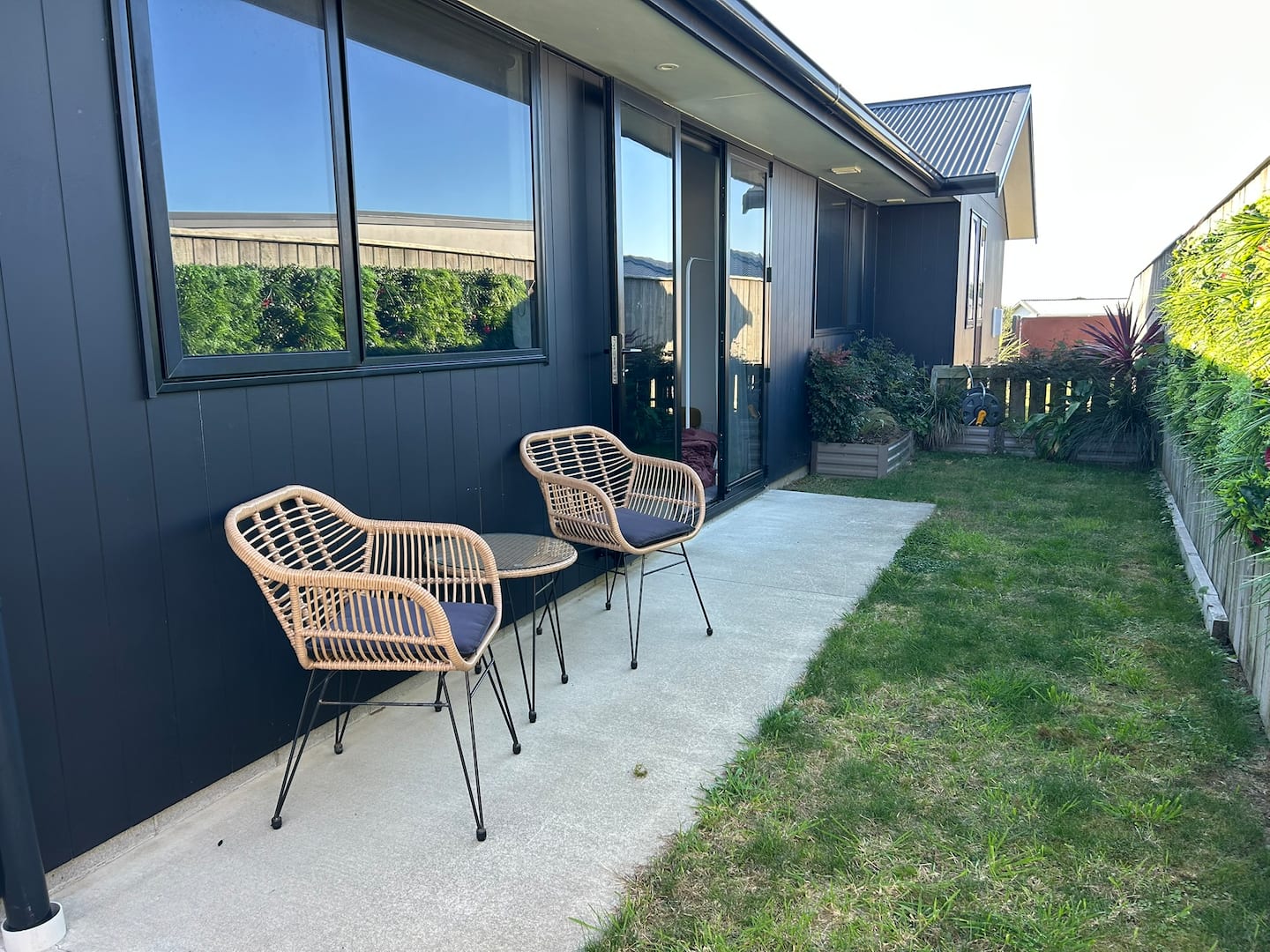Comfortable & Quiet In Taranaki 3