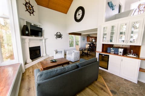 Top Airbnb: Summer Daze - Waterfront Home in Outer Banks