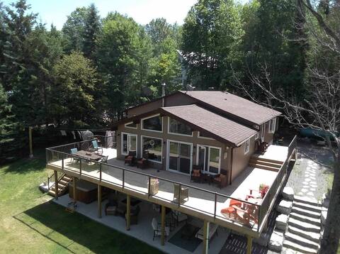 5 Bed Lakeside with Hot Tub & Games Room