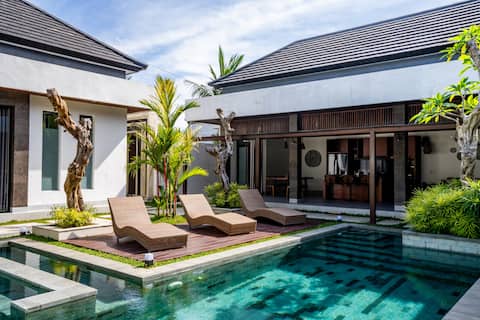 NEW! 3BR Luxurious villa near Ubud waterfalls