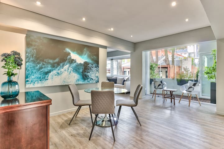 Upmarket and trendy Green Point!