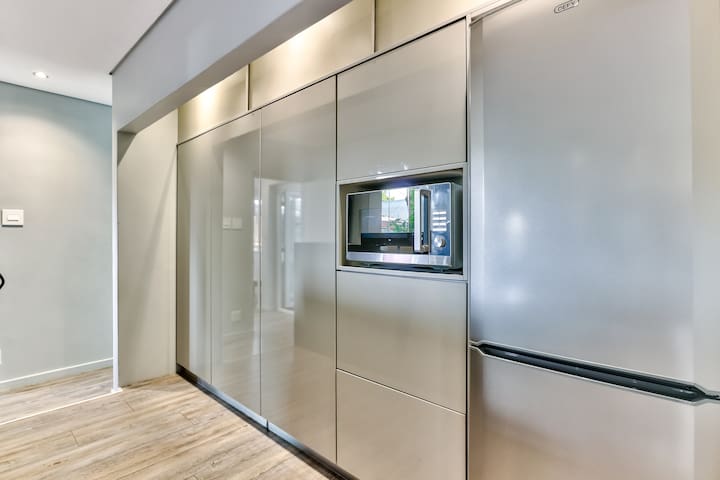 Upmarket and trendy Green Point! gallery image 5