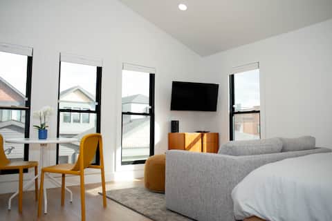Popular Airbnb listing: Beautiful Studio in Curtis Park! in Five Points