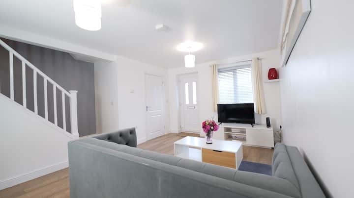 Central Getaway House With Parking, Wi-fi & Garden - Stafford