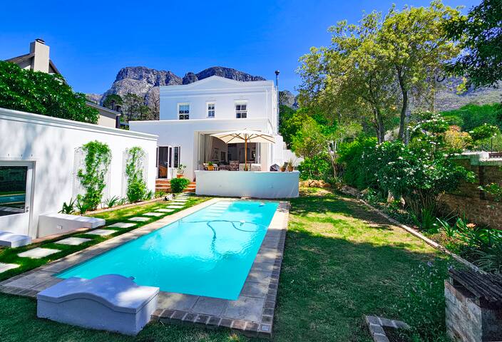 Newlands: Cozy &central w/pool near forest gallery image 2