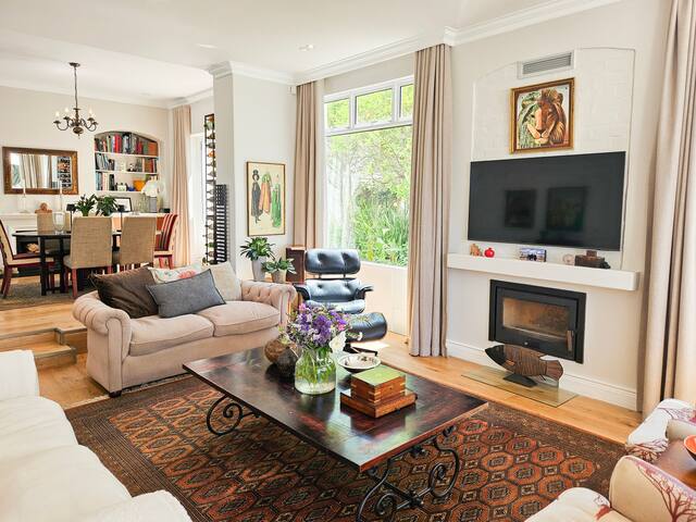 Newlands: Cozy &central w/pool near forest gallery image 3