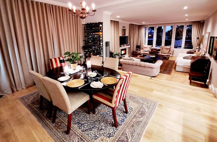 Newlands: Cozy &central w/pool near forest gallery image 5