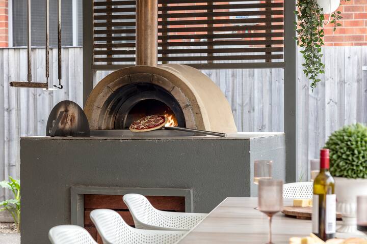 The Point Luxury Beachside Entertainer Heated Pool gallery image 4