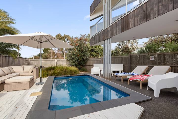 The Point Luxury Beachside Entertainer Heated Pool gallery image 5