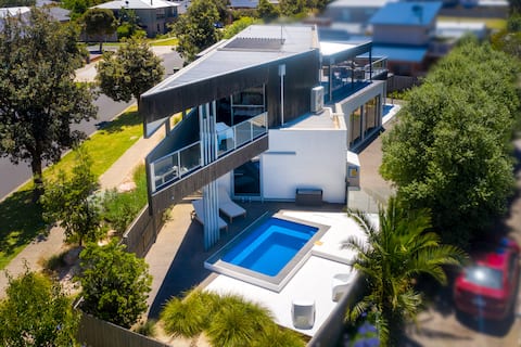 The Point Luxury Beachside Entertainer Heated Pool