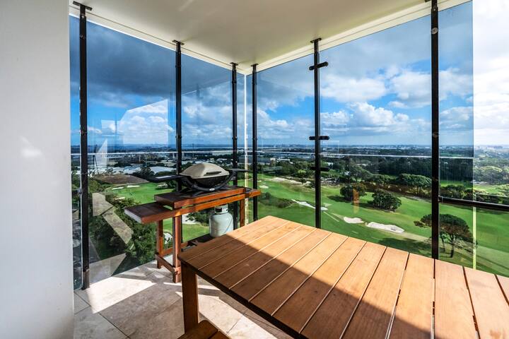 Eastgardens 4B3B Penthouse Apt gallery image 3