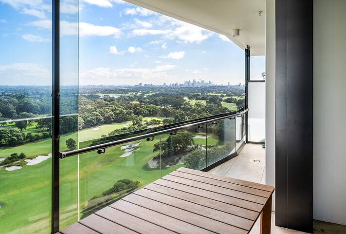 Eastgardens 4B3B Penthouse Apt gallery image 2