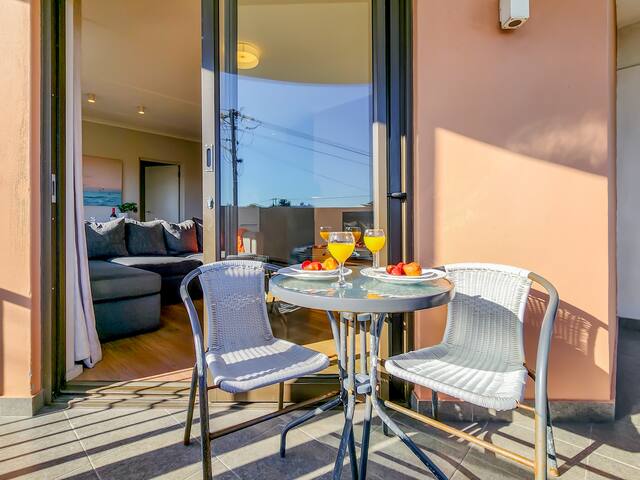 CC3. Spacious Beach Apt. 2Bed/2Bath. gallery image 3