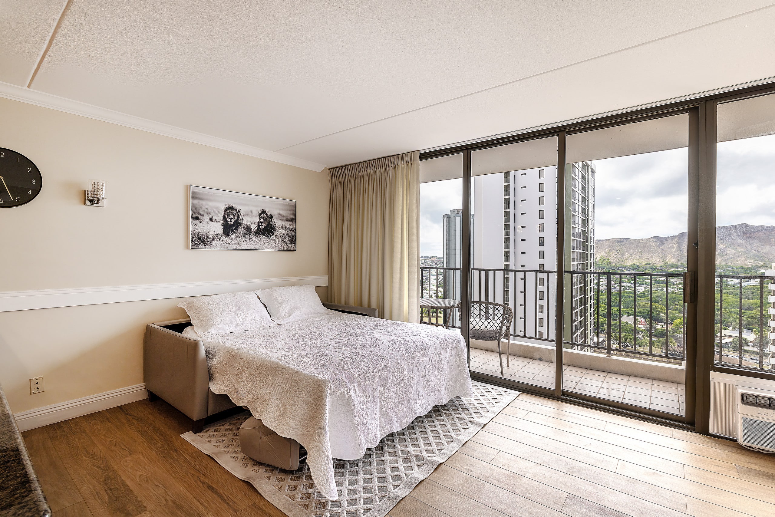 28th floor,ocean view,free parking and WiFi - Image 9