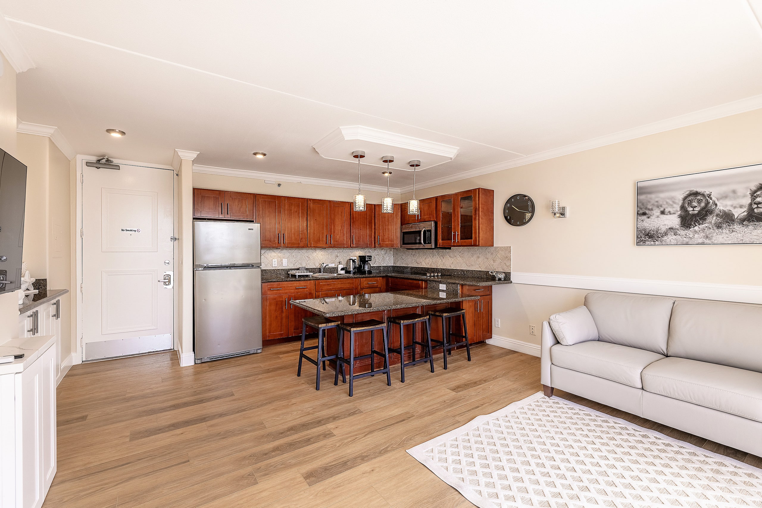 28th floor,ocean view,free parking and WiFi - Image 4