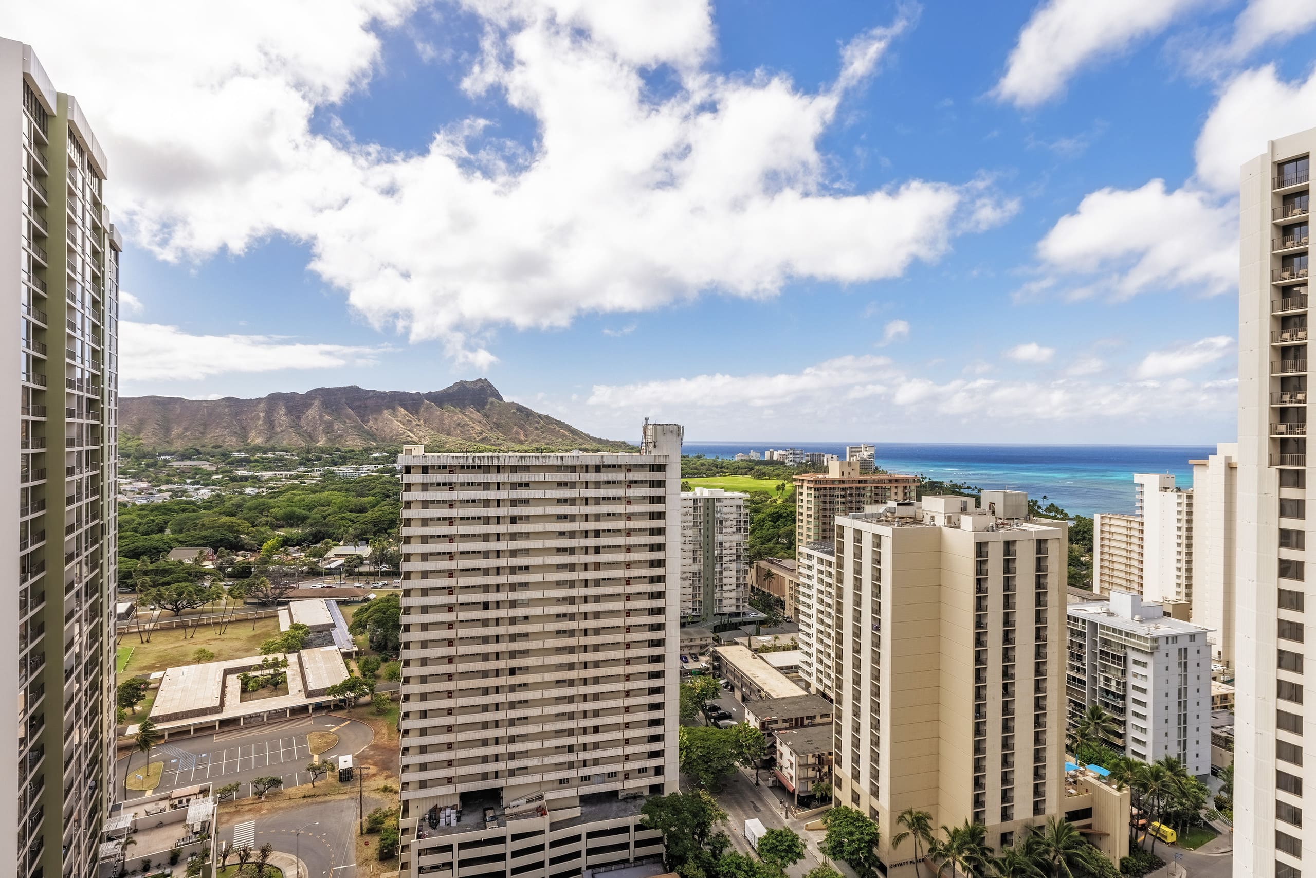 28th floor,ocean view,free parking and WiFi - Image 13