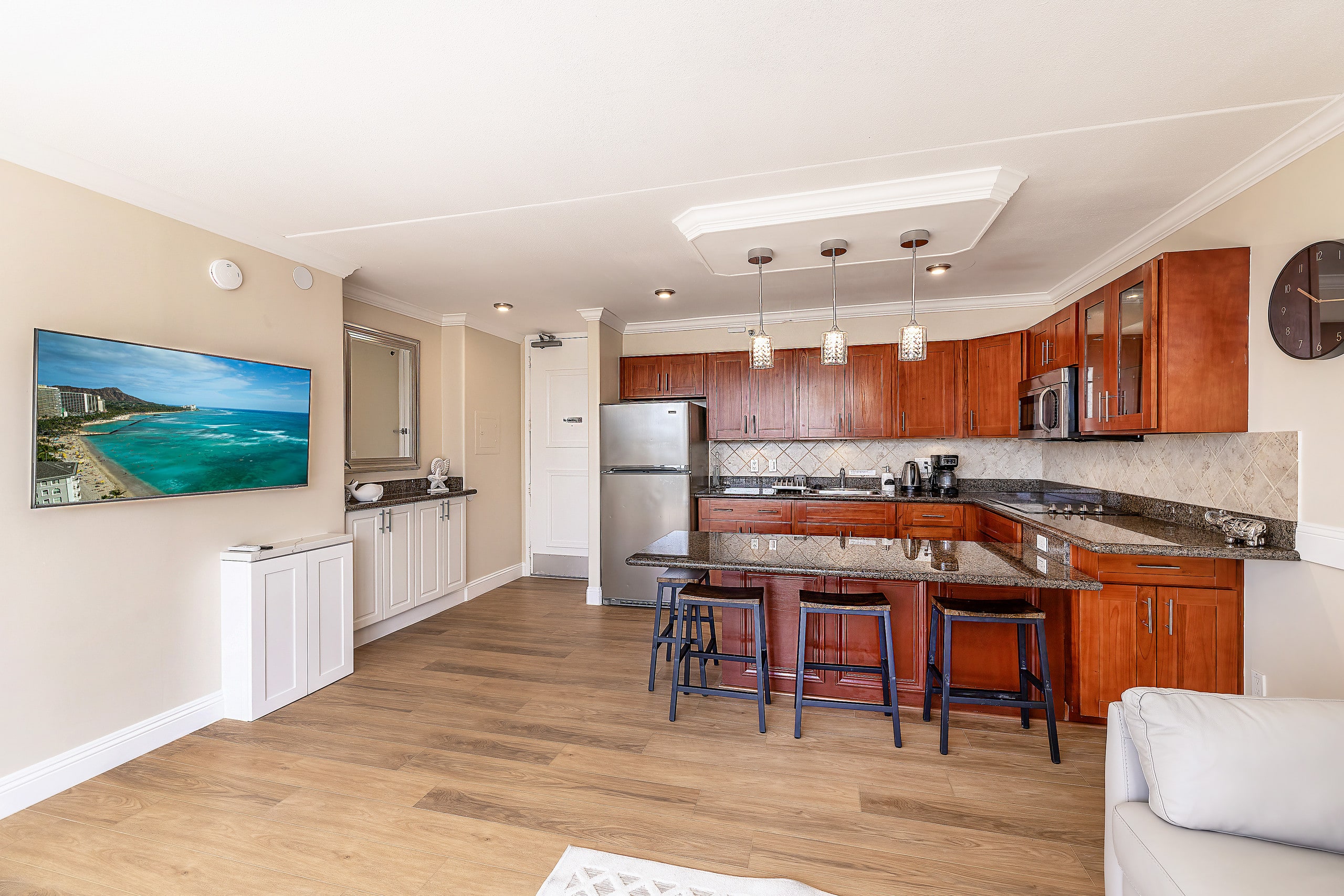 28th floor,ocean view,free parking and WiFi - Image 5