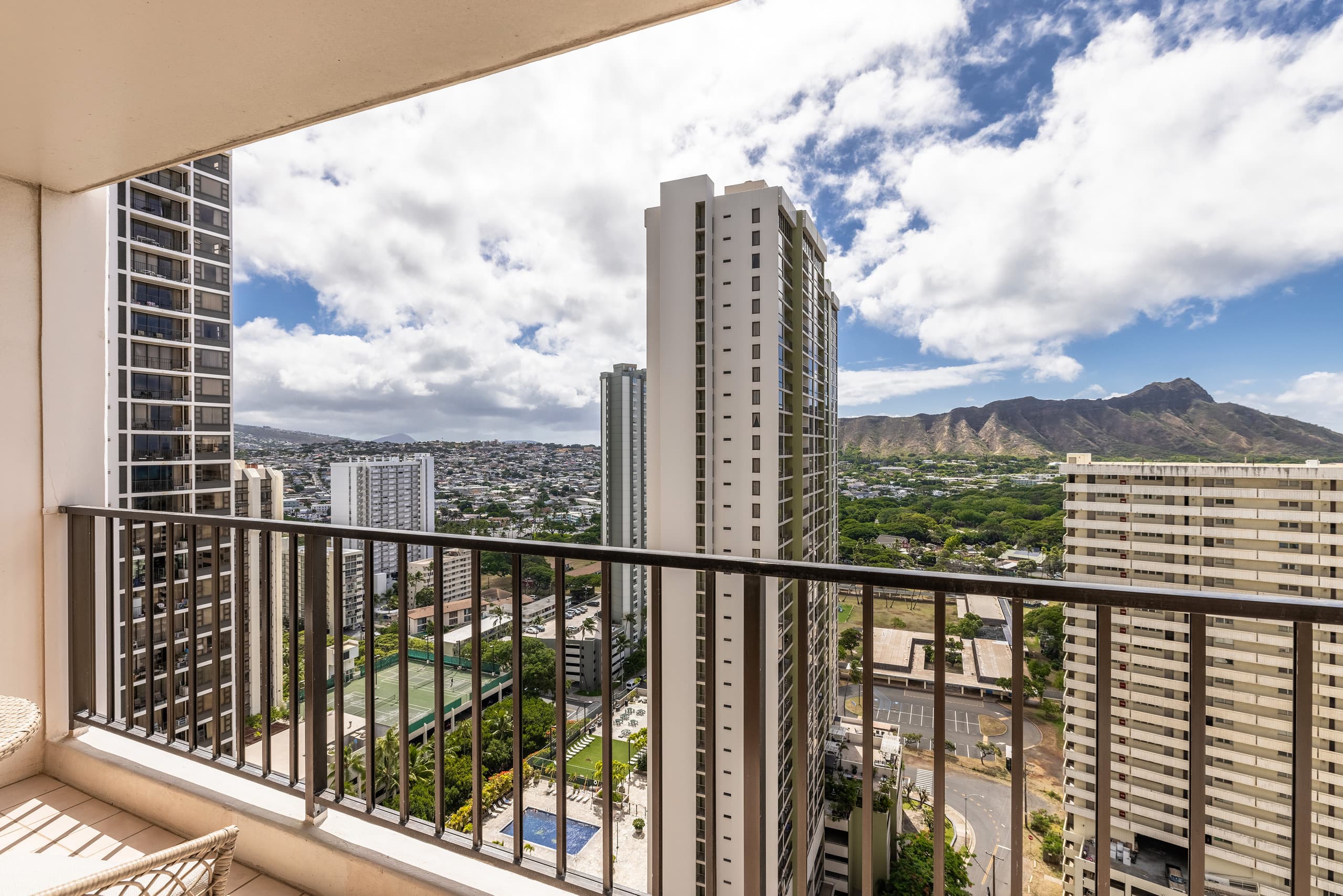 28th floor,ocean view,free parking and WiFi - Image 11