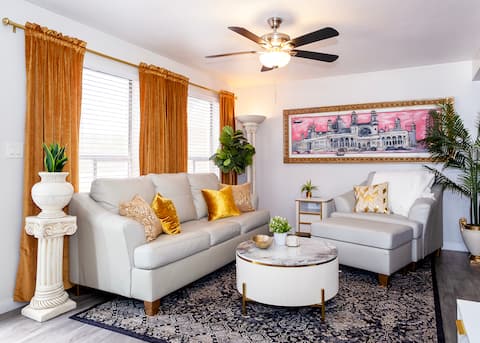 Top Airbnb: ~Villa Golden~ Swimming Pool & King Bed! in Tempe