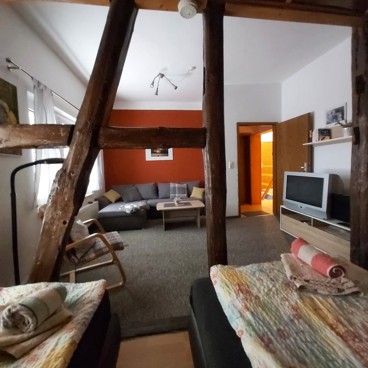 DZ si dhomë gjumi me zonë banimi, mund të kombinohet me dy apartamentet