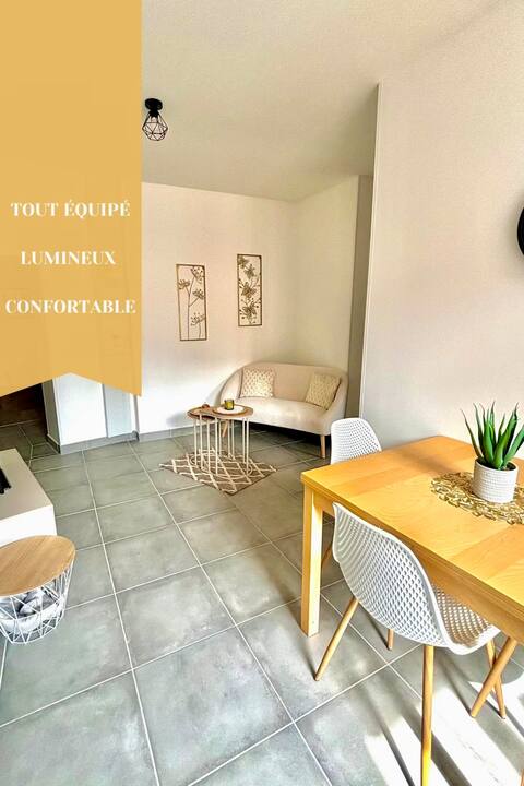 Cozy apartment at the foot of Cruas Castle