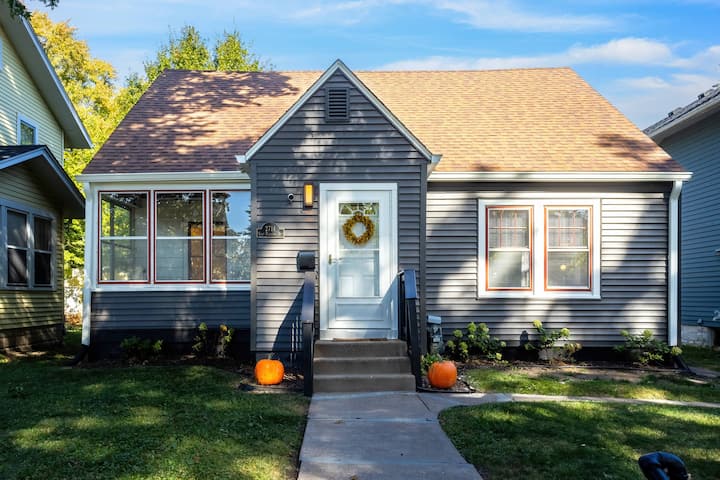 Updated East Davenport Bungalow - Davenport, IA