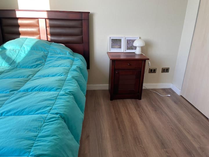 1 1/2 lôžko a ďalšie 1 námestie, pretože ide o hniezdnu posteľ