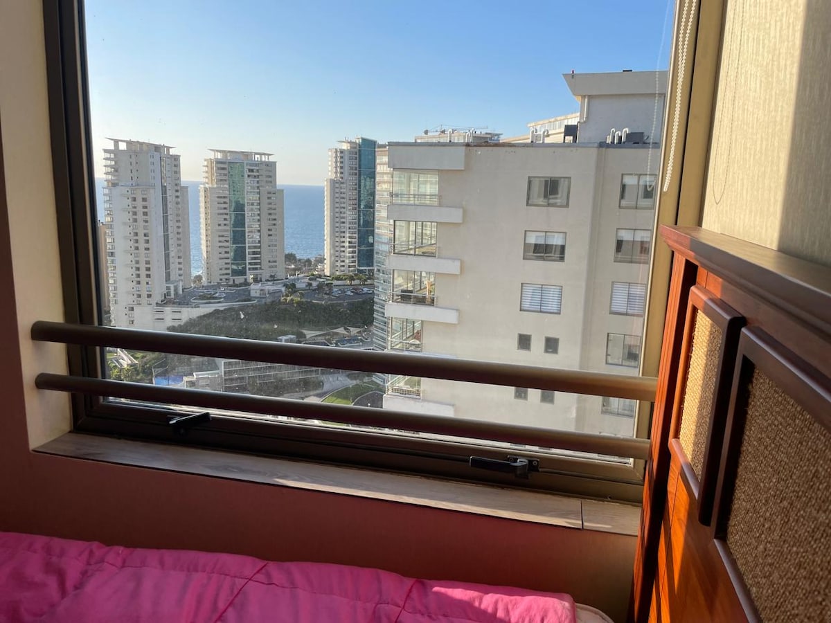 krevat me një katror e gjysmë dhe tjetri prej 1 katror pasi është një fole krevati