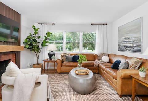 Successful Airbnb property: Stylish Downtown Cary ranch with fenced yard in Cary