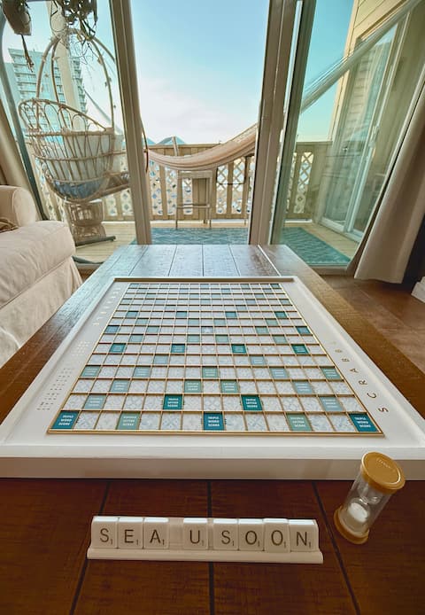 Popular Airbnb listing: Sea-Sun's Greetings • Pensacola Beach • 2BR Condo in Gulf Breeze