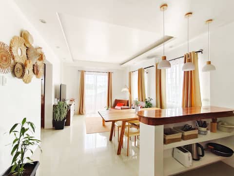 Fast Wifi + Free Parking | City View |Airport-4min