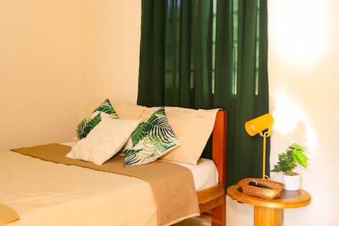 El Cabrero Apt: AC + WiFi + Kitchen + Terrace @David