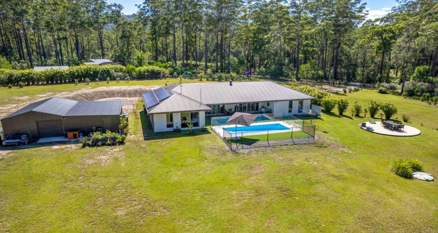 Endless Summer Home – 4 Bedrooms, Pool & Alfresco