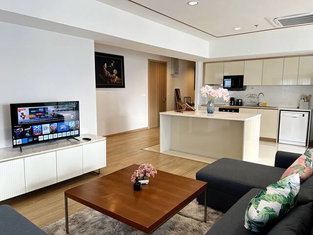 502: Modern Thai-Style 3Beds 3Baths, BTS Pool&Gym gallery image 2