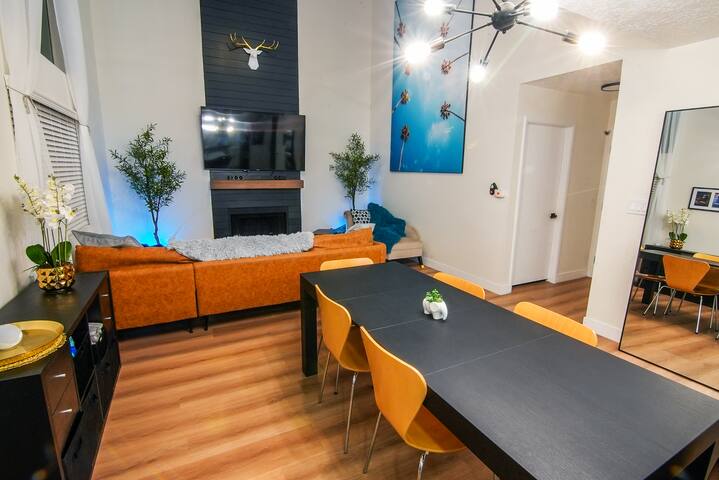 Sleeps 12, XL Pool/Spa/BBQ Retreat & Gameroom loft gallery image 3