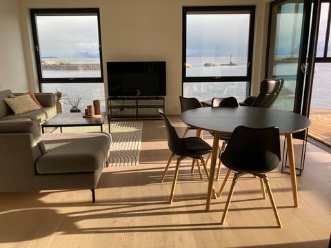 Popular Airbnb listing: Panoramic apartment in Svolvær harbor - best view in Vågan