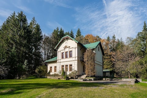 Chateau du Golf next to Malevil Golf Resort