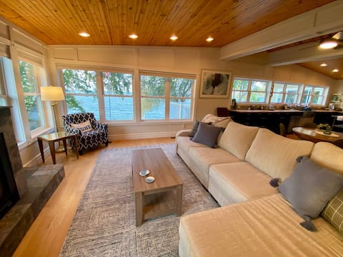 Lakefront w/hot tub sleeps 12
NiagaraFalls Buffalo