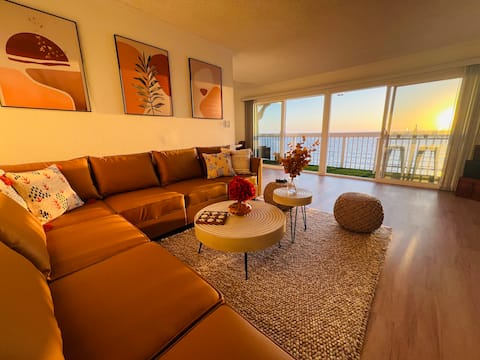 Beachfront Refuge, Garage Parking, Balcony View