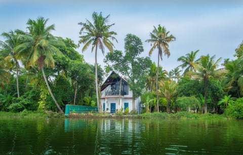 Lakefront 2BR Villa | A-Frame Deck | BBQ | Hammock