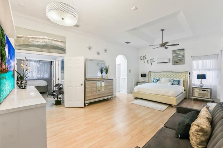 לישון ביוקרה בנופש חדר השינה השלו הזה.