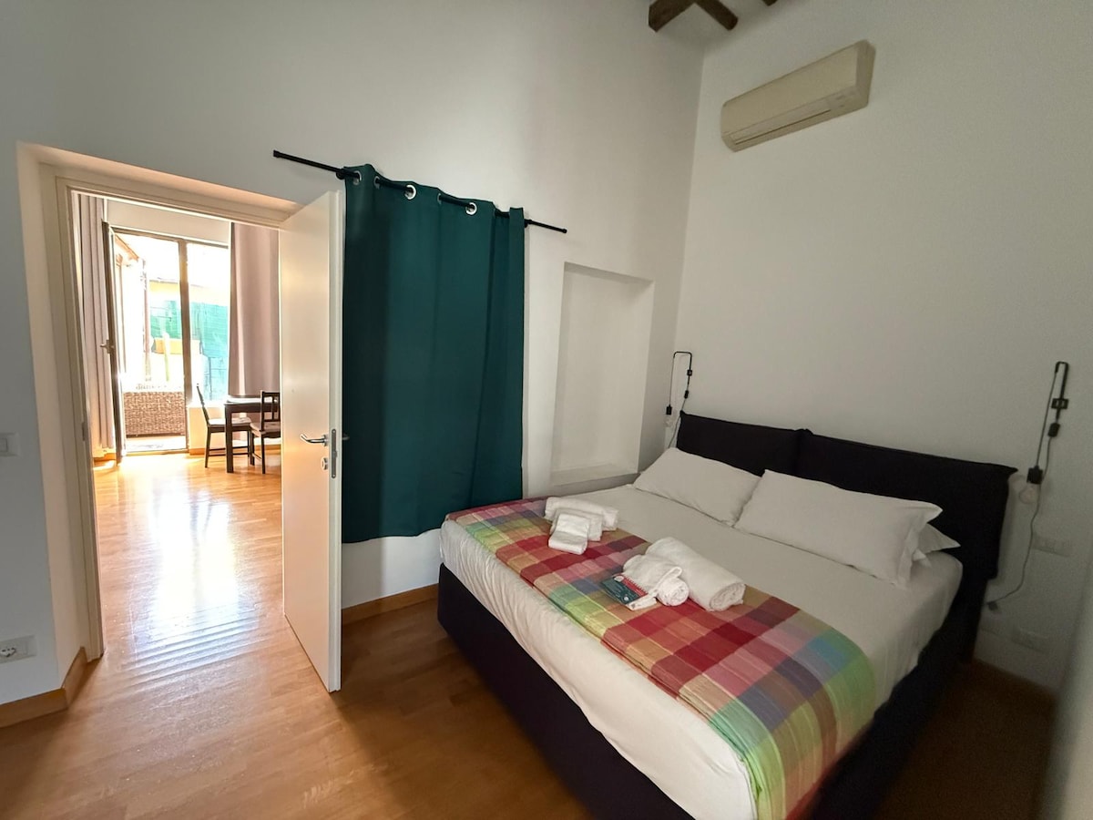 Tweede slaapkamer met tweepersoonsbed 