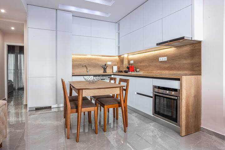 Luxury Downtown Apartment E1 gallery image 4