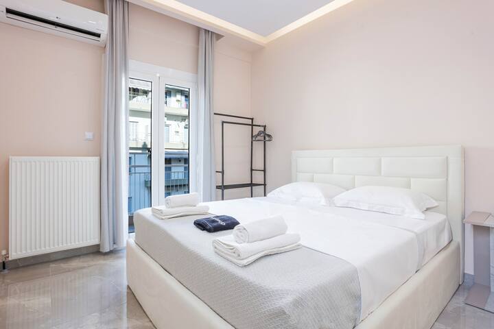 Luxury Downtown Apartment E1 gallery image 5